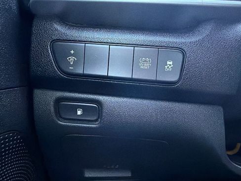 Used 2021 Kia Niro LX image 27