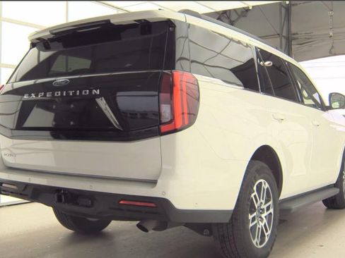 Used 2025 Ford Expedition Active RWD image 5