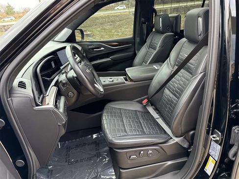 Certified 2024 Cadillac Escalade ESV Sport Platinum image 16