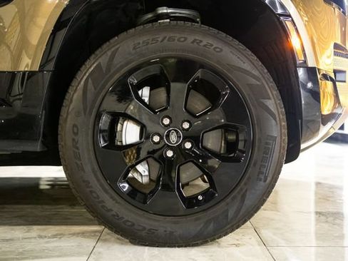 Used 2022 Land Rover Defender 110 X-Dynamic SE AWD/4WD image 32