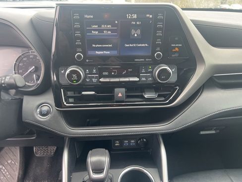 Used 2022 Toyota Highlander XLE image 9