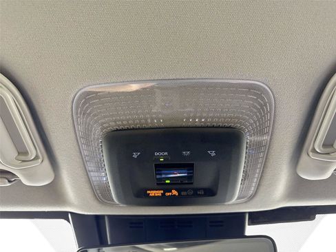 Certified 2025 Toyota Prius XLE FWD image 6