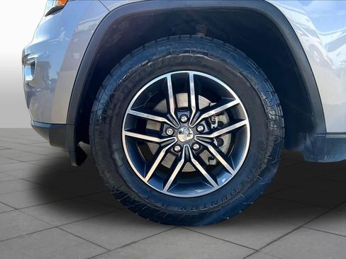 Used 2018 Jeep Grand Cherokee Limited RWD image 11