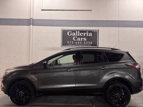 Used 2017 Ford Escape SE w/ Equipment Group 201A image 1