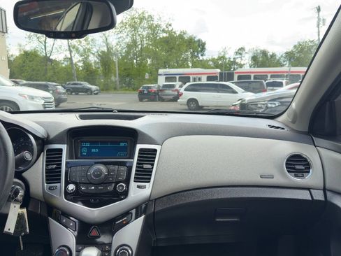 Used 2013 Chevrolet Cruze LS FWD image 17