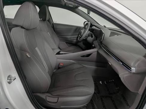 Used 2024 Hyundai Elantra SEL w/ Convenience Package FWD image 19