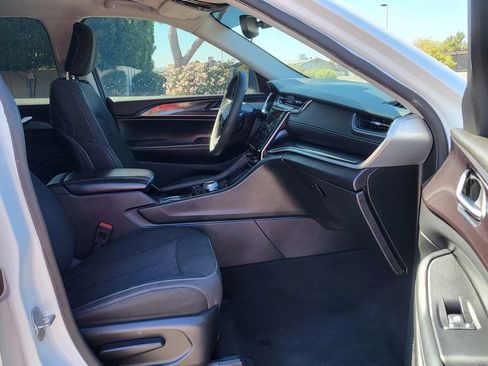 Used 2023 Jeep Grand Cherokee L Laredo image 18