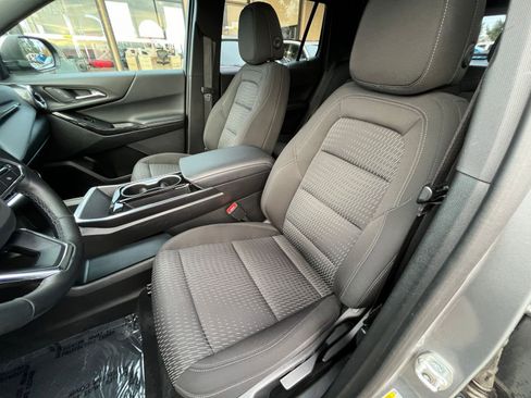 Used 2025 Chevrolet Equinox LT image 36