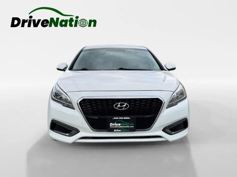 Used 2017 Hyundai Sonata SE FWD image 2