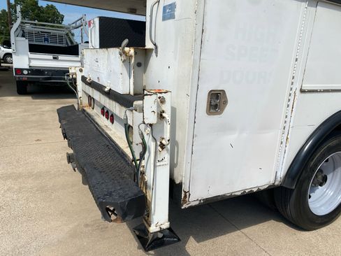 Used 2017 Ford F550 2WD Regular Cab Super Duty image 18