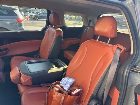 Certified 2022 Kia Carnival SX FWD image 6