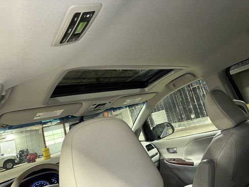 Used 2011 Toyota Sienna XLE image 24