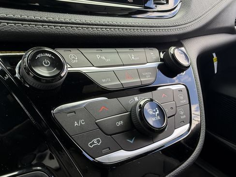 New 2026 Chrysler Pacifica Select image 44