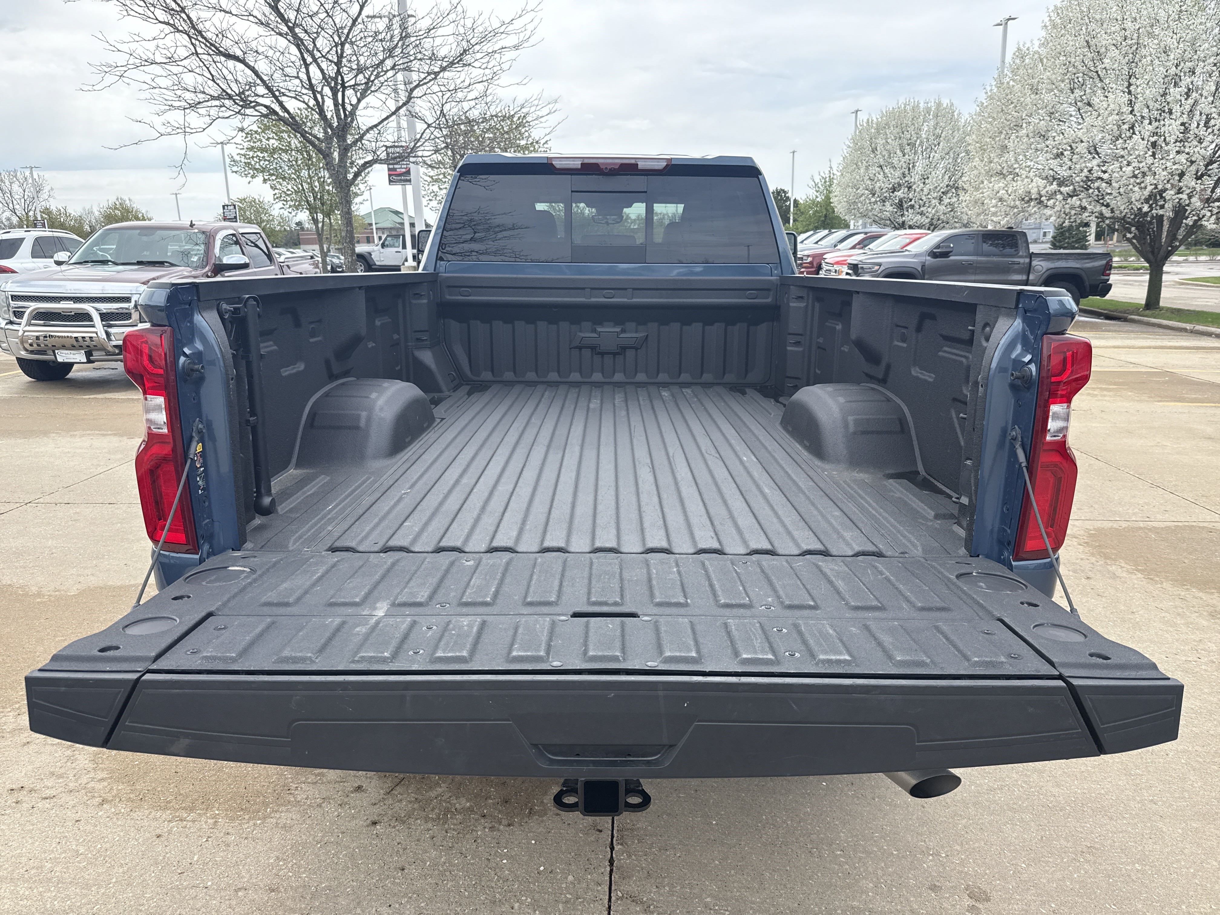 Used 2024 Chevrolet Silverado 3500 LTZ w/ LTZ Premium Package AWD/4WD image 7