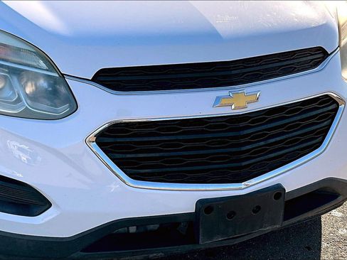 Used 2017 Chevrolet Equinox LS image 25