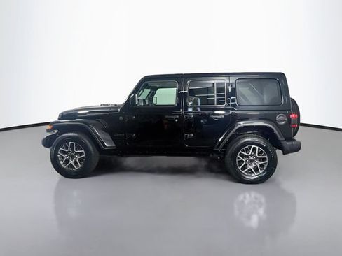 Used 2025 Jeep Wrangler Unlimited Sahara AWD/4WD image 6