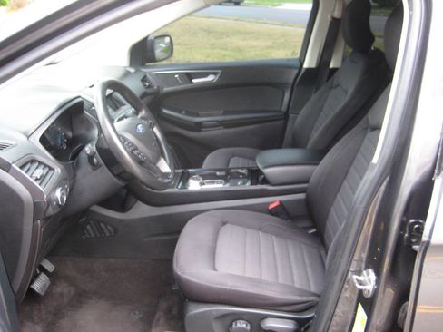 Used 2019 Ford Edge SE image 19