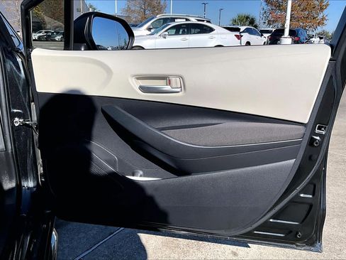 Used 2021 Toyota Corolla LE image 21