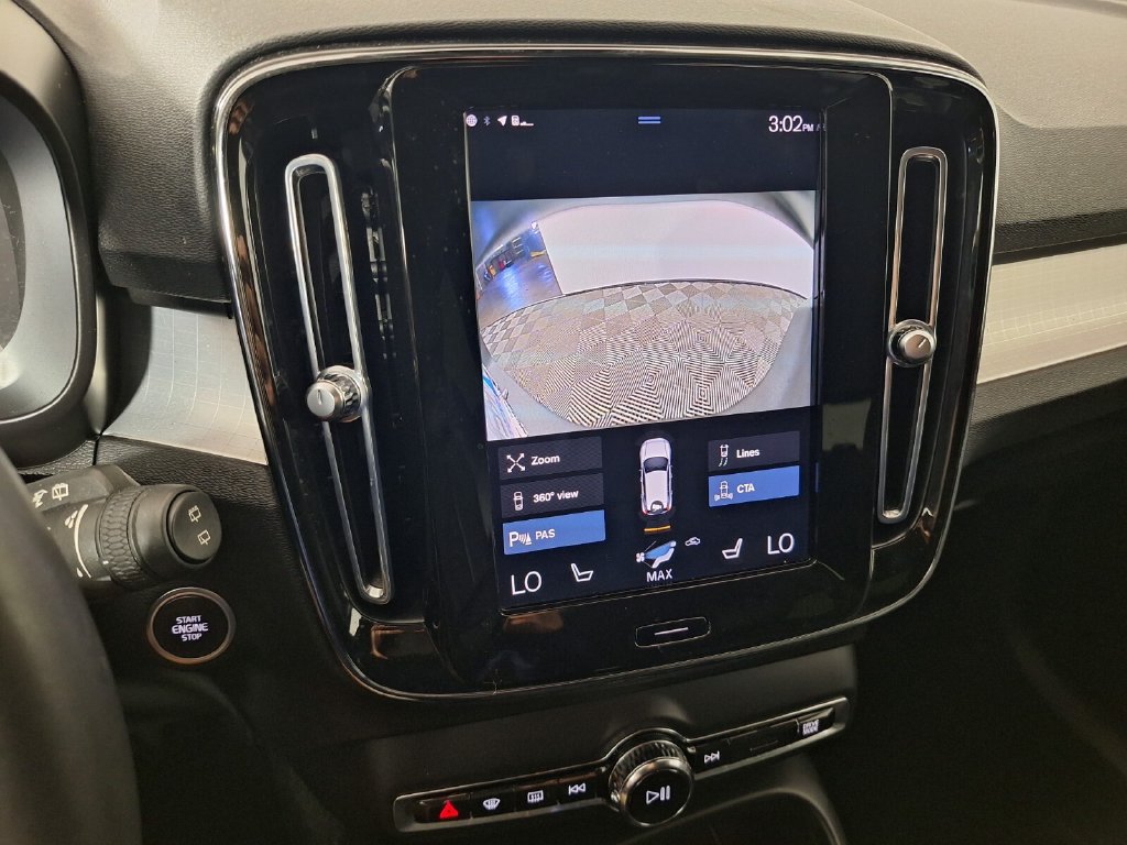 Used 2022 Volvo XC40 T5 Momentum AWD/4WD image 19