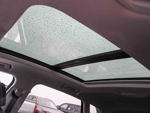 Used 2023 Audi e-tron Premium w/ Convenience Plus Package image 35