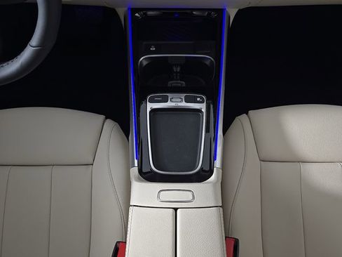 New 2026 Mercedes-Benz GLB 250 4MATIC image 23