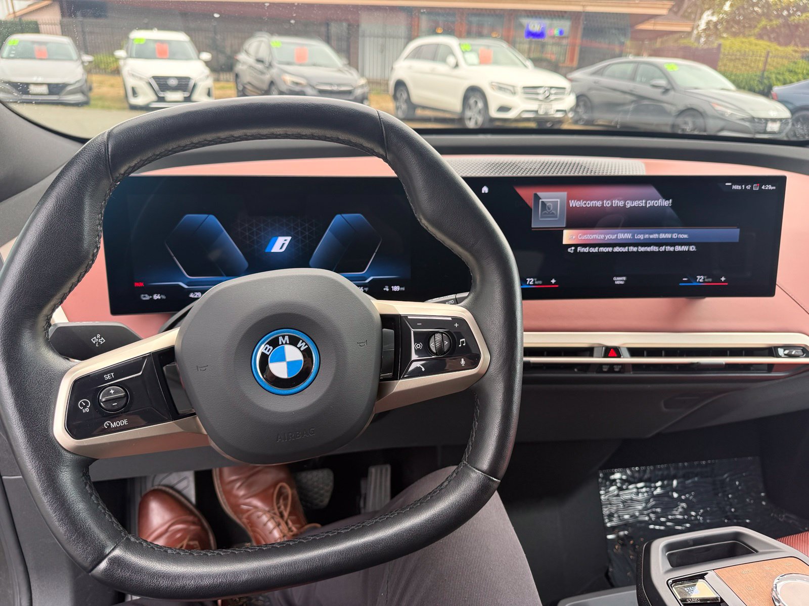 Used 2023 BMW iX xDrive50 w/ Premium Package AWD/4WD image 16