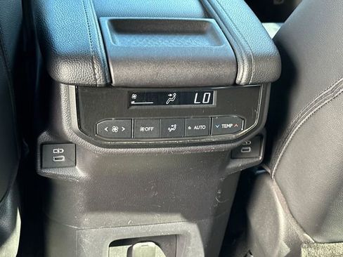 Used 2024 Toyota Grand Highlander XLE image 11