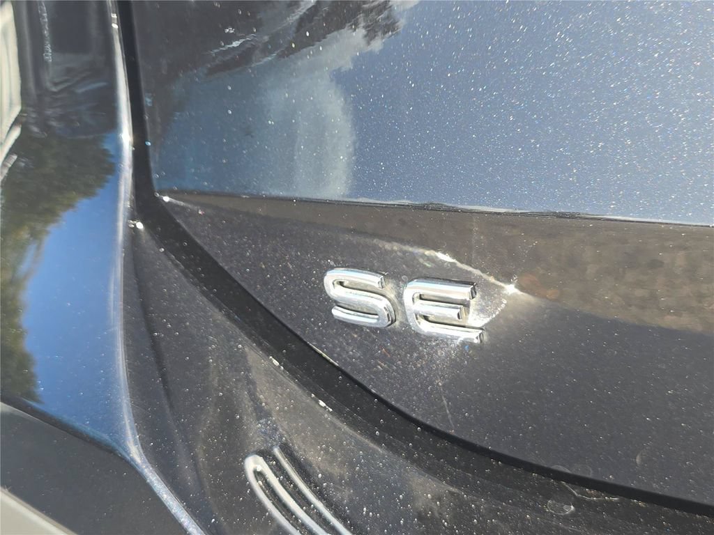 Used 2025 Volkswagen Tiguan SE FWD image 6