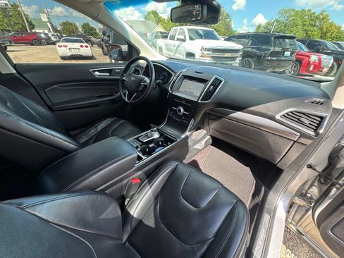Used 2019 Ford Edge Titanium w/ Equipment Group 301A FWD image 31