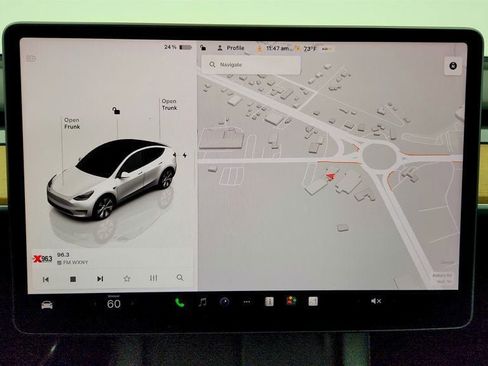 Used 2023 Tesla Model Y AWD image 22