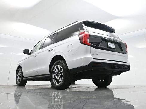 Used 2025 Ford Expedition Active image 58