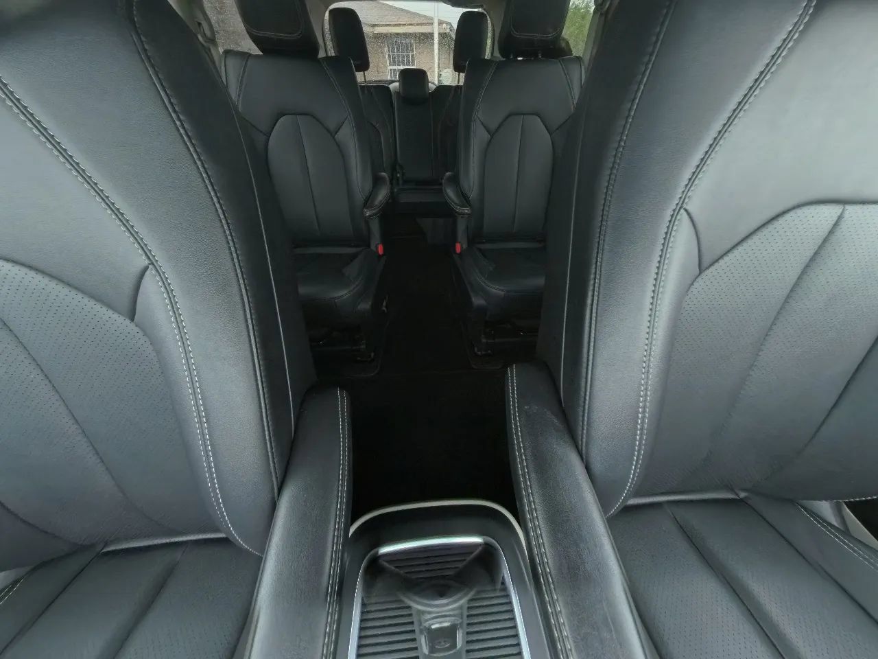 Used 2024 Chrysler Pacifica Limited FWD image 39