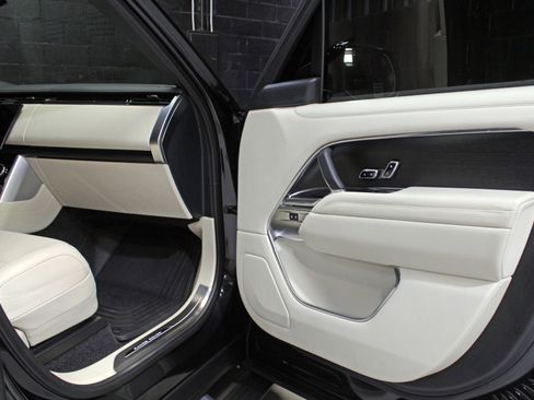 Used 2023 Land Rover Range Rover SE image 27
