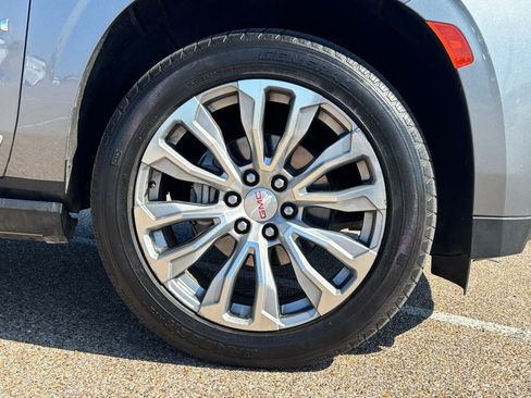 Used 2021 GMC Yukon Denali w/ Denali Premium Package image 9