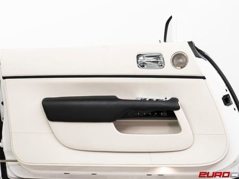 Used 2018 Rolls-Royce Dawn image 22