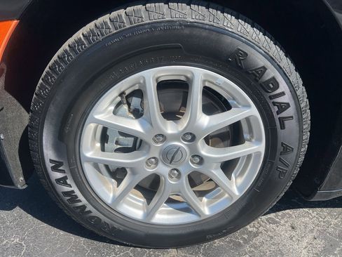 Used 2024 Chrysler Pacifica Touring-L FWD image 10