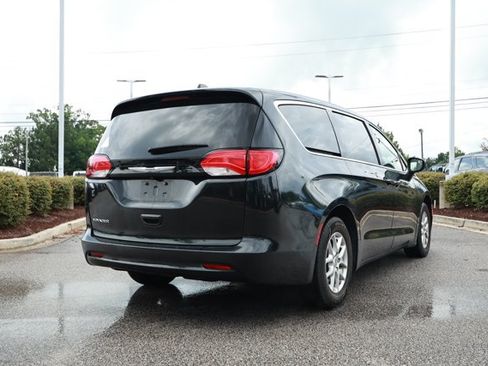 Used 2023 Chrysler Voyager LX FWD image 5