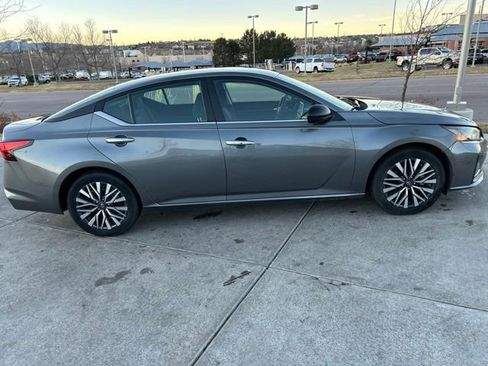 Used 2024 Nissan Altima 2.5 SV image 9