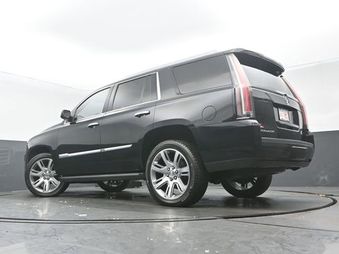 Used 2015 Cadillac Escalade Premium image 30