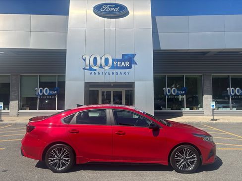 Used 2024 Kia Forte GT-Line w/ GT-Line Premium Package FWD image 2