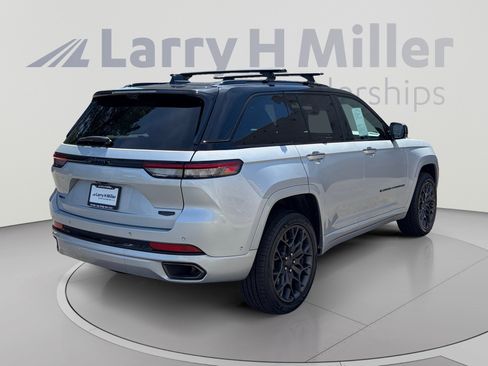 Used 2024 Jeep Grand Cherokee Summit AWD/4WD image 5