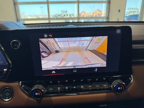 Used 2025 GMC Canyon AT4 w/ AT4 Premium Package image 3