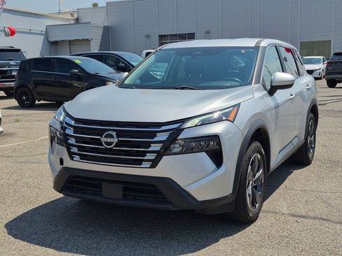 Certified 2024 Nissan Rogue SV AWD/4WD image 7