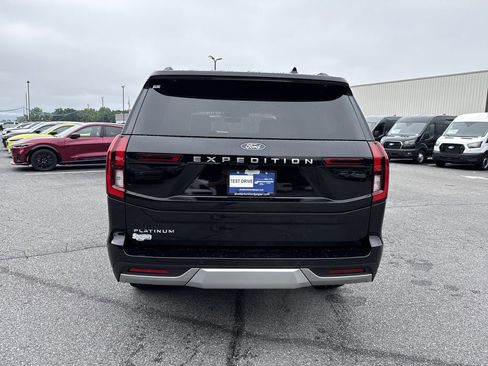 Used 2025 Ford Expedition Platinum w/ Platinum Ultimate Package AWD/4WD image 6