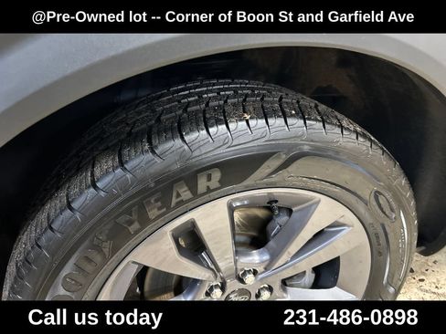 Used 2022 Ford Explorer XLT w/ Equipment Group 202A AWD/4WD image 12