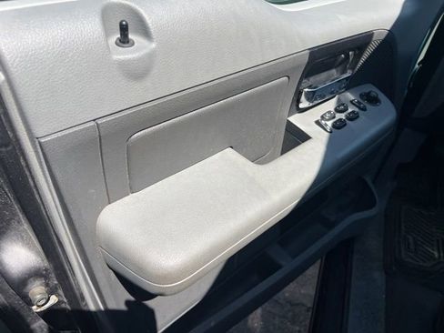 Used 2006 Ford F150 XLT AWD/4WD image 12