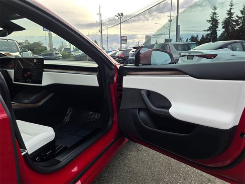 Used 2021 Tesla Model S Plaid image 10
