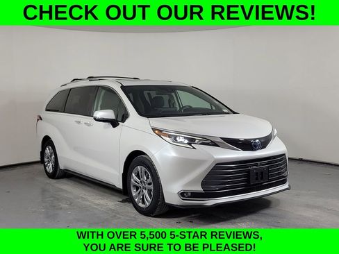 Certified 2023 Toyota Sienna Platinum AWD/4WD image 3