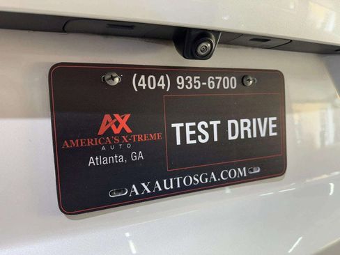 Used 2021 Cadillac Escalade Luxury image 24