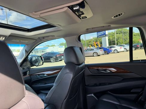 Used 2019 Cadillac Escalade Premium Luxury AWD/4WD image 39